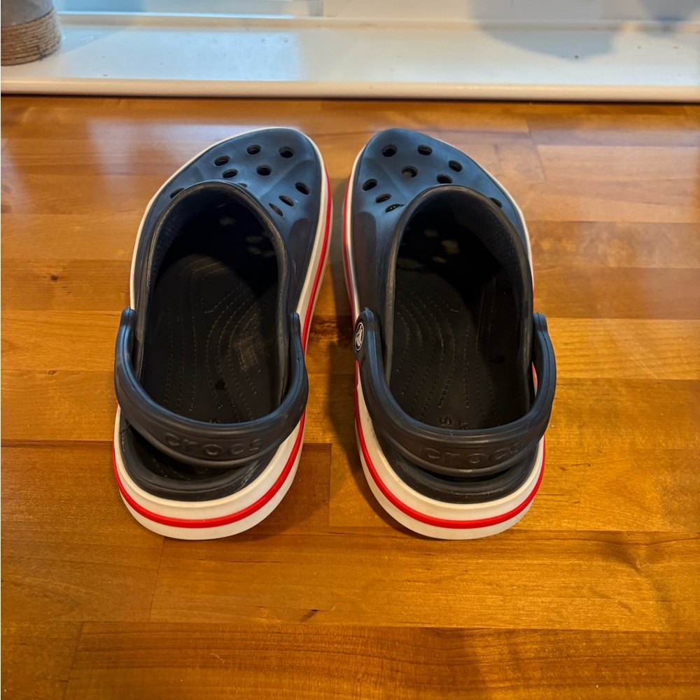 CROCS Women’s Size 9 Navy and Red Clogs - Picture 8 of 8